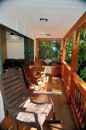 Secluded forest Retreat, Paradise Valley, Rotorua. Отели рядом с достопримечательностью «Парадайс Вэлли Спрингс»