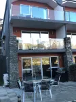 3 LEVEL LAKESIDE LUXURY, SPA BATH, INTERNAL GARAGE