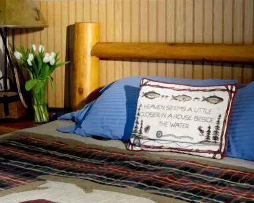 Fly Fishing River Chalet, Fly Shop, Guides, Schools, & Kayaks! Hotels in River Falls