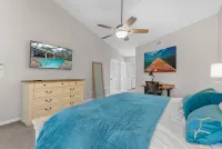 Candida's Retreat, 3-bedroom home with WiFi, AC, Heated Pool, on the 7th tee.