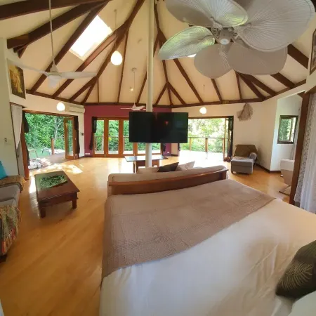 Treeverb Beach House : Hexagonal Beach house in the Daintree