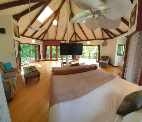 Treeverb Beach House : Hexagonal Beach house in the Daintree