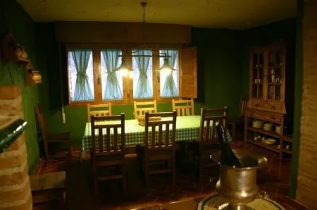 Eras de Pantrillar Rural House (full rental) for 10 people Отели в г. Сируэлас