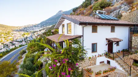 Secluded & Luxurious Mediterranean Villa w/ Heated Infinity Pool & Kids' Pool Отели рядом с достопримечательностью «Kalamar Beach Club»