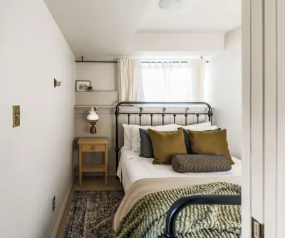 Charming guest suite in Sechelt Hotels near Sechelt Airport