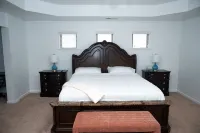 Tranquility with comfort in mind. W Fire-pit & pool table. Proximity to airport