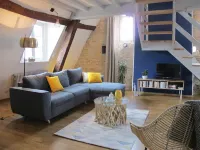 Apartment of calm character ideally placed. Ideal for lovers.