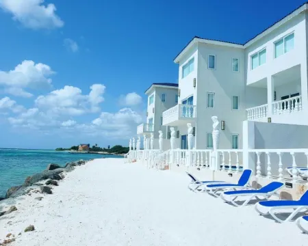 Luxurious Villa Fillipe 3-  Beach Front , Sea View: Spacious, Private Pool & AC Hotels in Savaneta