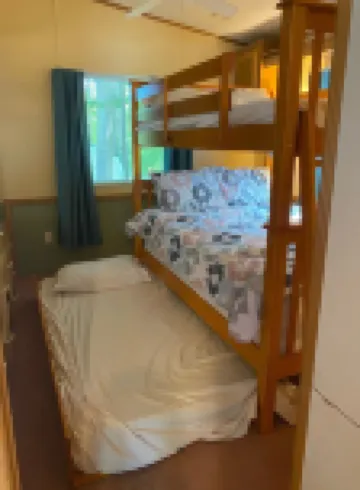 Cheerful cottage with All inclusive family fun! Hotels in Casco