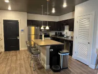 HawksNest - Cozy 1-bedroom condo with WiFi, AC in lovely Lawrence