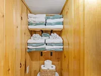 Knife Edge Escape - Cozy Lakeside Cottage Getaway with Views of Mt. Katahdin Hôtels à : Comte de Piscataquis