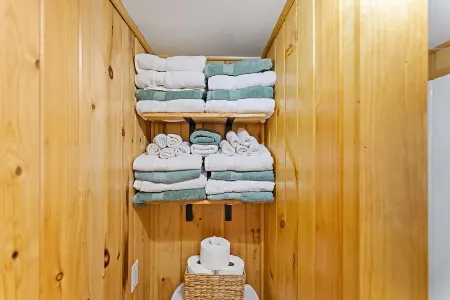 Knife Edge Escape - Cozy Lakeside Cottage Getaway with Views of Mt. Katahdin