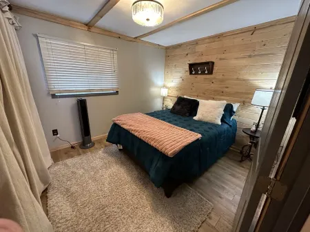 Cozy Romantic Getaway Cabin Отели в г. Найк-Фэрвью