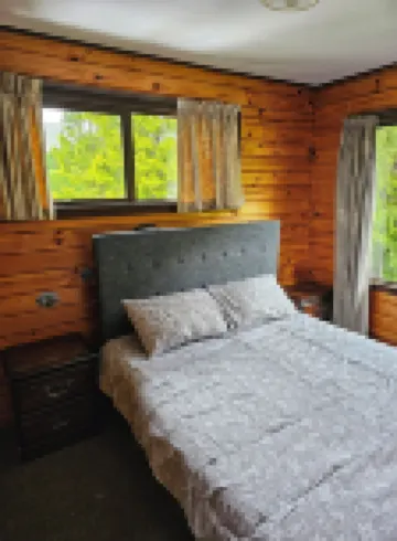 Acheron House: Cosy chalet, breathtaking views, pets welcome!