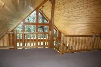Quiet 1 BR + loft cabin great for weekend getaways & stargazing. Pet Friendly!