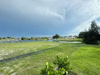 Waterfront Retreat 4 BR, 3 BA screened & heated pool, gorgeous canal views Hotel a Rotonda West