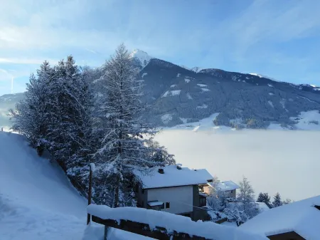 Hillside location with a fantastic panoramic view of Matrei and the mountains, very quiet!