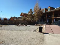 Nice Condo with Loft; Sleeps Eight; Near the Slopes and Near RMNP