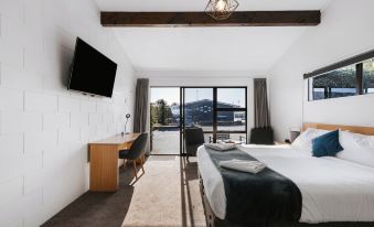 Cobblestone Court Motel - Wenzel Motels