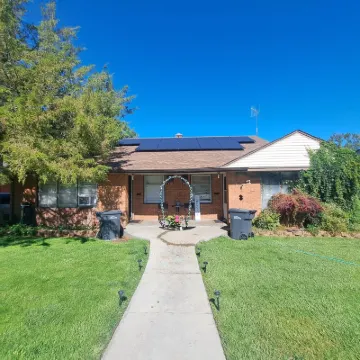 Modern - 4 Bedroom - Pool Table- No Chores - No Contact Check In-