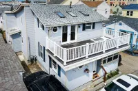 Beach Condo with a view! 3-bedroom with balcony porch!