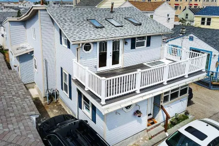 Beach Condo with a view! 3-bedroom with balcony porch!