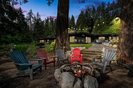 Stunning Waterfront Getaway! Luxury Home on Acreage, Natures Paradise