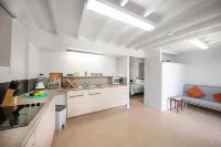 Beautifully located apartment, seconds to the bush, minutes from the beach