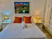 Cozy Apartment with 24/7 pool - 5-10 min walk to Beach, Clubs, activities!