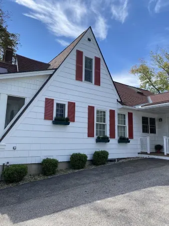 Beautiful 4-Bedroom Home beside Middlebury College