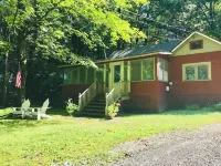 Charming Cabin Lake Rights, Private Dock 3 bedroom, 2 bath. Sleeps 7.