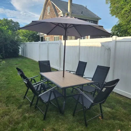 Walk to 3 beaches, downtown docks/waterfront. Dog friendly. Includes Beach Pass