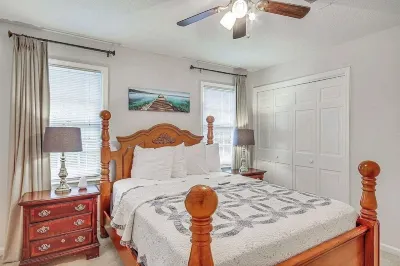 Masters Retreat! quite, great location 4BDR House Hotels near Peach Orchard RV Park & Campground