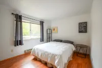 Private, Cozy, and Strategic entire 2 beds TH