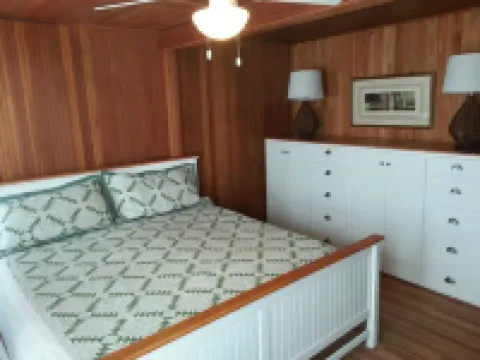 Luxury Cottage on Lake Minocqua Hotels in Minocqua