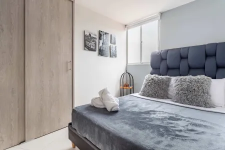 Triple Apts: 9BR, 6BA by Medellín, Dining, Nightlife, Fast Wifi & Self Check-in