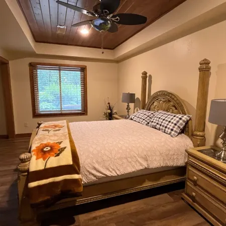 Charming 3,800 sq feet log house in Waupaca County.