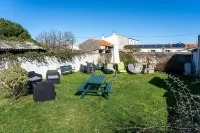 Rent house with garden 350 m2 800 m from the sea and 1km from Dolus village of Tartifume Hotels in Dolus D'Oleron