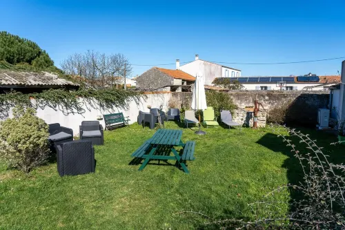 Rent house with garden 350 m2 800 m from the sea and 1km from Dolus village of Tartifume Dolus D'Oleron 호텔