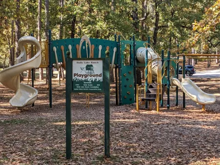 Little Getaway Paradise on the Golf Course w/Resort Amenities!