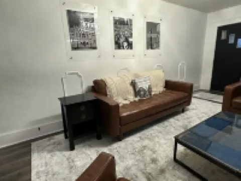 Fireside Retreat, Place To Stay in Warren Ohio, Sleeps 8 Hotels in Warren