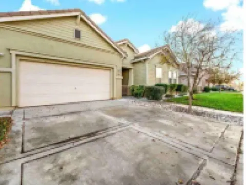 Spacious 4 BR home-Near UC Merced- quit neighborhd