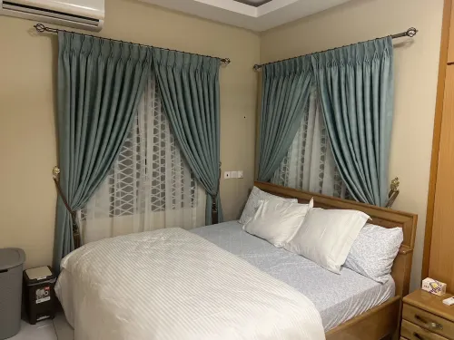 Cozy 2Bedroom w/Queen Beds + vibrant Living Room + Hi-speed WiFi + Kitchen
