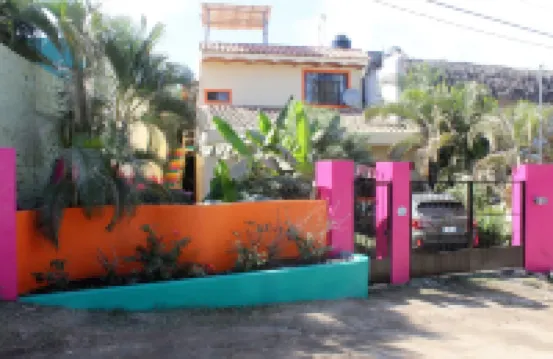 Casa Tortuga 2BR/1BA apt., private pool, patio&garden, parking.