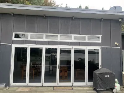 Laze by the Lake Hotels in Tikitere