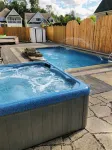 Luxury Georgian Bay gem, heated pool! Hot tub, close to trails & lake