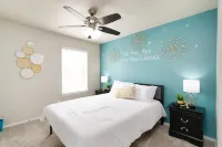Cozy and Elegant 3 bed/2 bath/ neighborhood pool Hotel dekat Stapleton Park