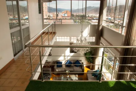 APARTAMENTO PENTHOUSE  DE 350 M2, CON VISTA PANORAMICA DE LA CIUDAD.