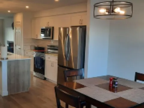 Home in Fort Saskatchewan 薩斯喀徹温堡酒店