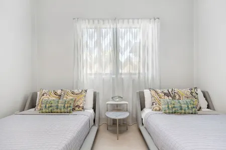 Renovated 2-bedroom condo with WiFi, AC inside Bahía Beach Resort